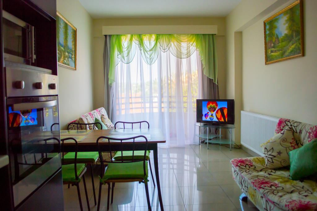 Apartment Nearby Golden Coast Protarász Kültér fotó